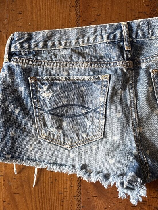 Abercrombie Fitch Denim Shorts W30 Heart Pattern Very Short Low Rise Y2K - Picture 7 of 8